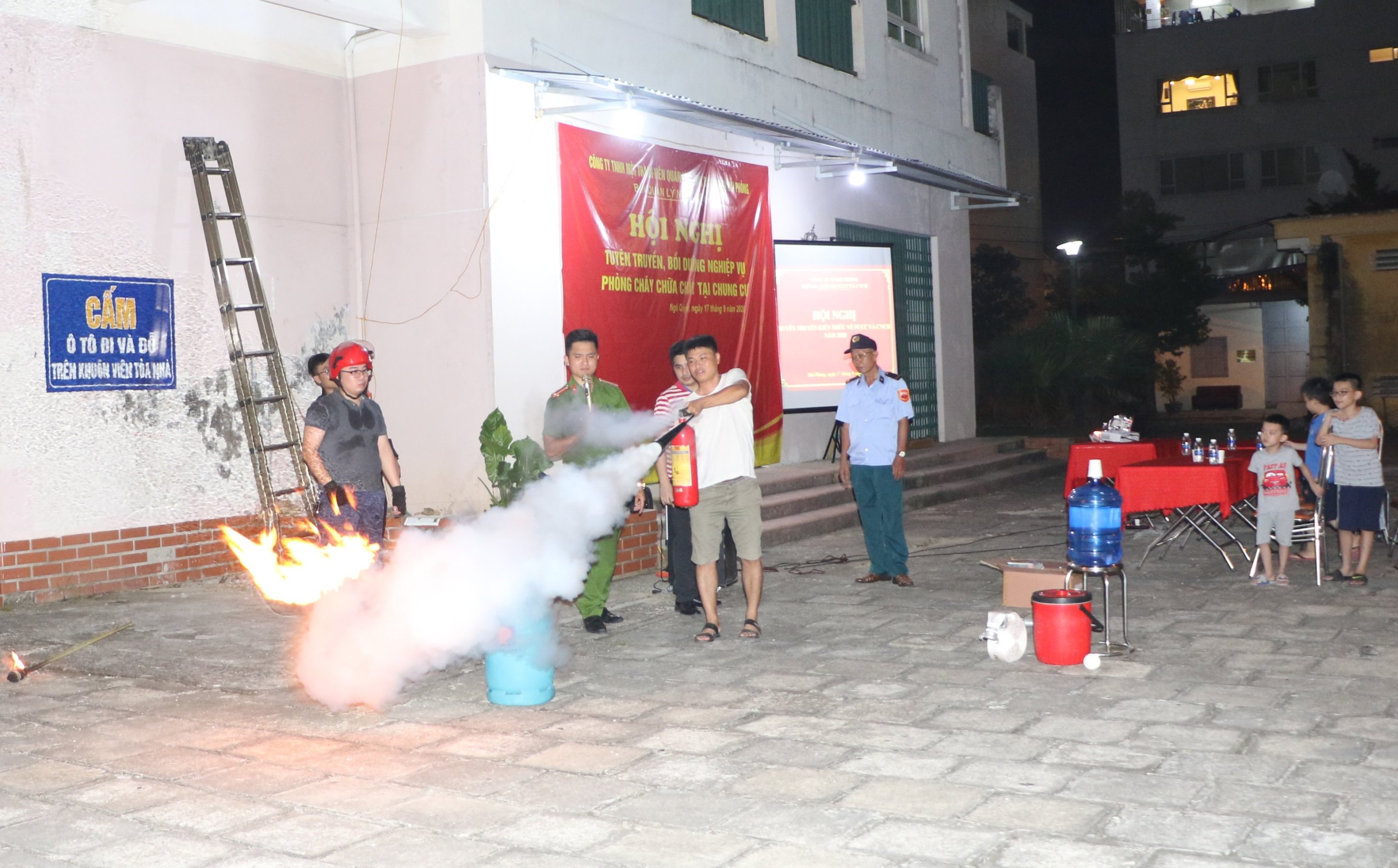 Khu chung cư tái định cư Đông Khê tổ chức tuyên truyền kiến thức PCCC cho nhân dân